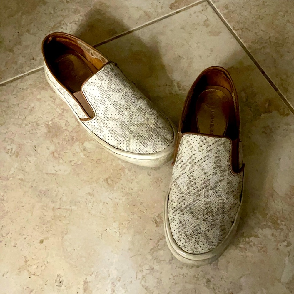 👟🤍MK white sneaks